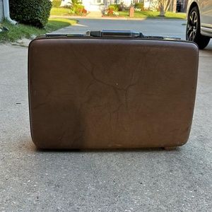 American tourist vintage brown leather briefcase